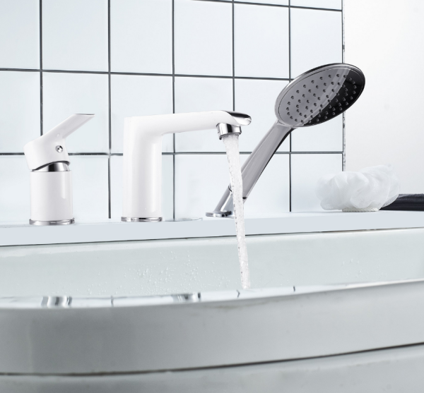 Смеситель на борт ванны  на 3 отв. Россинка W40-39 