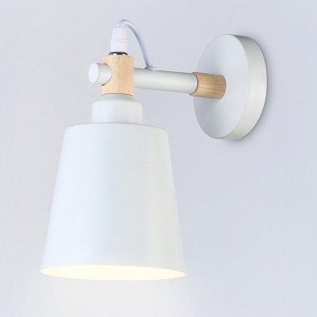 Светильник настенный TR82212WH/LW белый/св.дерево  Е27 40W 