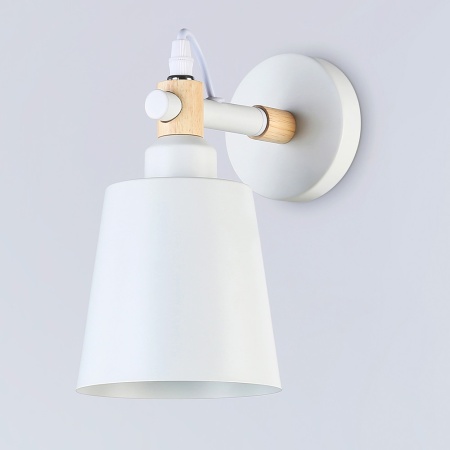 Светильник настенный TR82212WH/LW белый/св.дерево  Е27 40W 